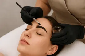 Designer de Sobrancelha de Henna